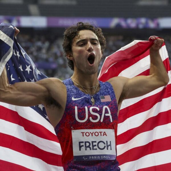 Paris Paralympic Athletics United States' Ezra Frech lifts the American flag after winning the T63 men's 100-meter final, at the Stade de France stadium, during the 2024 Paralympics on Monday, Sept. 2, 2024, in Paris, France. (AP Photo/Aidan Conrad)